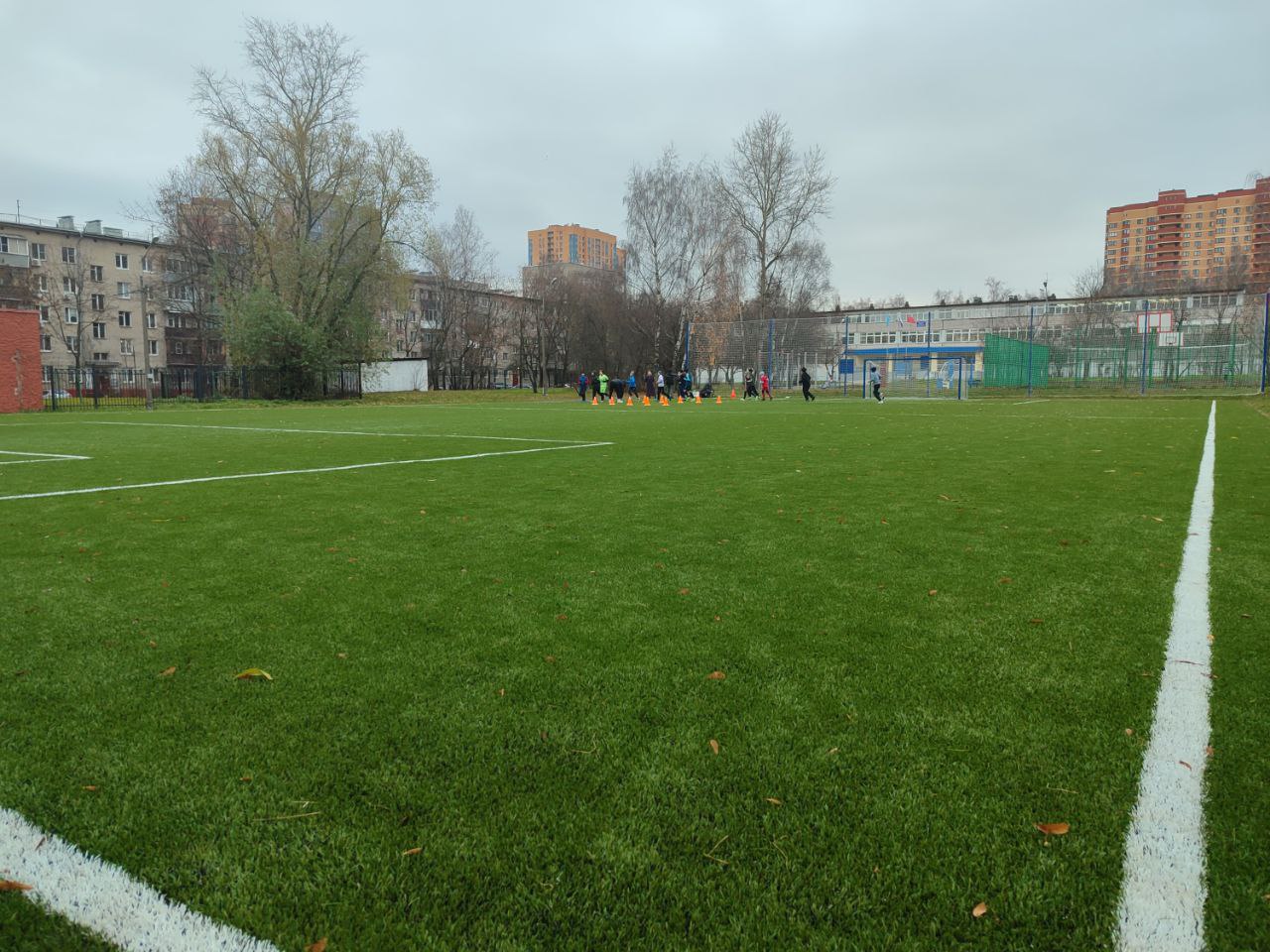 Учащиеся реутовской школы №7 провели футбольную тренировку на обновлённом стадионе Учащиеся реутовской школы №7 провели футбольную тренировку на обновлённом стадионе