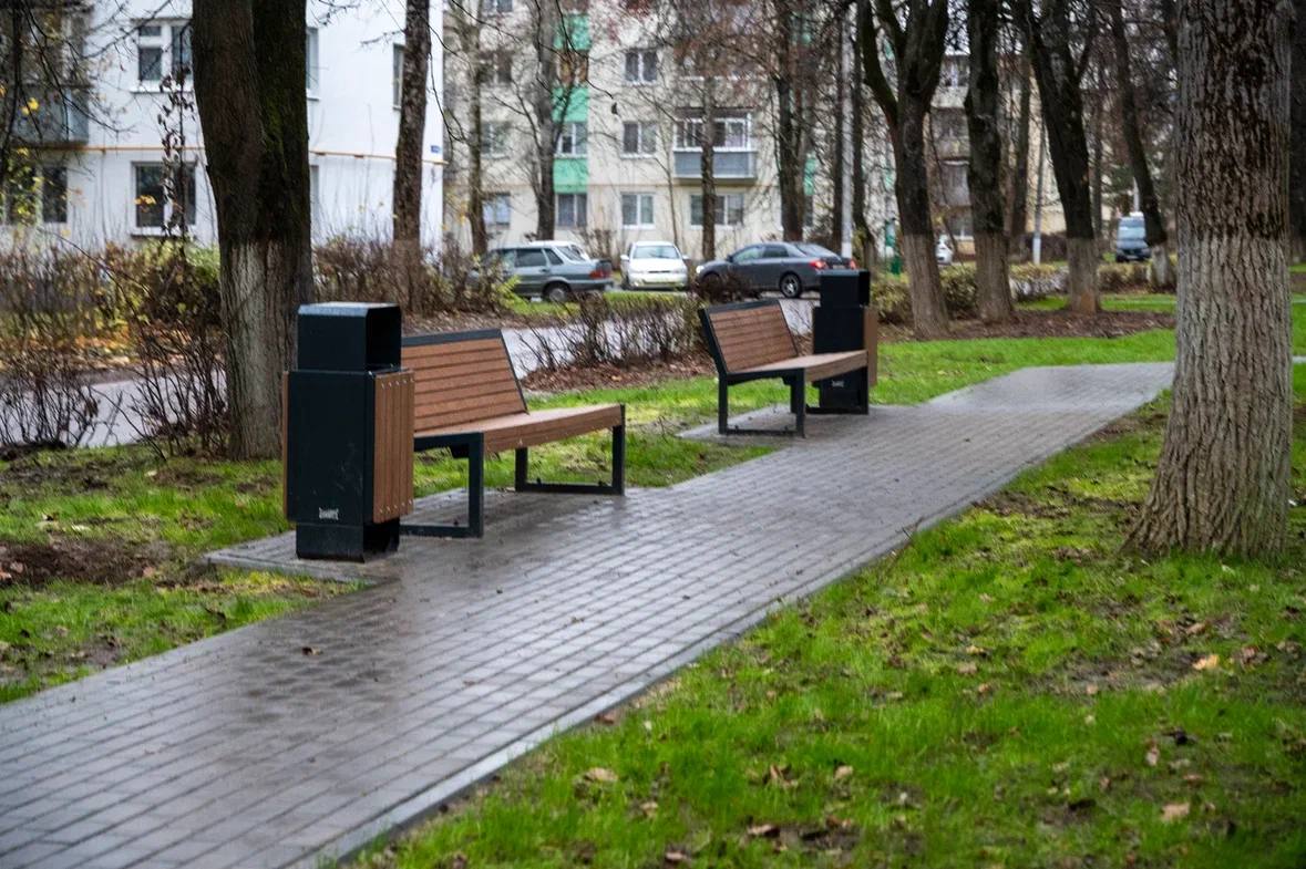 Евгения Хрусталева вместе с жителями Растуново осмотрела обновлённый сквер и обсудила дальнейшие шаги по его благоустройству