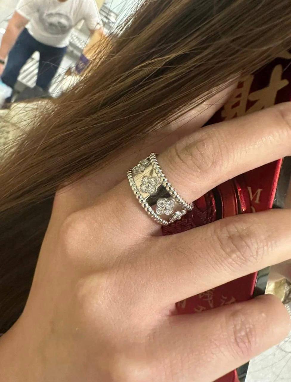 Ювелирные изделия на 11,7 млн рублей обнаружили домодедовские таможенники у авиапассажирки Ювелирные изделия на 11,7 млн рублей обнаружили домодедовские таможенники у авиапассажирки