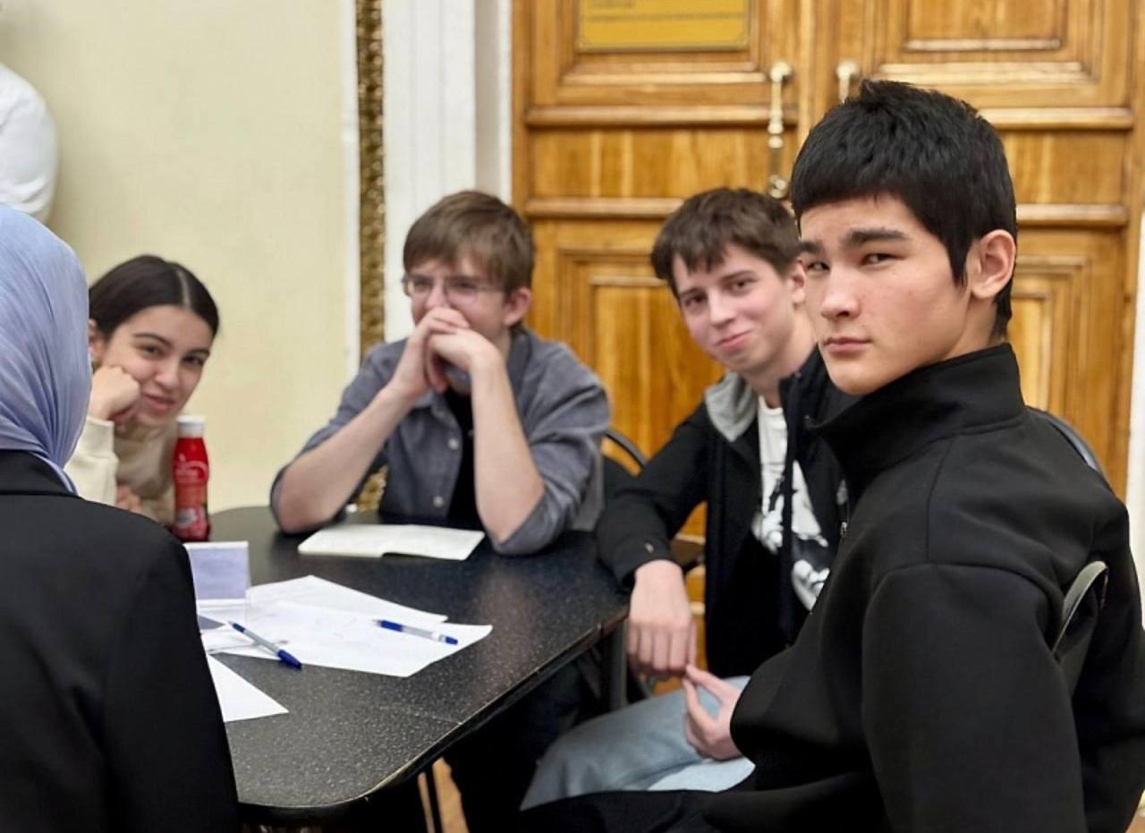 В четверг, 13 ноября, во Дворце культуры «Цементник» прошел второй этап чемпионата по спортивной версии игры «Что? Где? Когда?» В четверг, 13 ноября, во Дворце культуры «Цементник» прошел второй этап чемпионата по спортивной версии игры «Что? Где? Когда?»