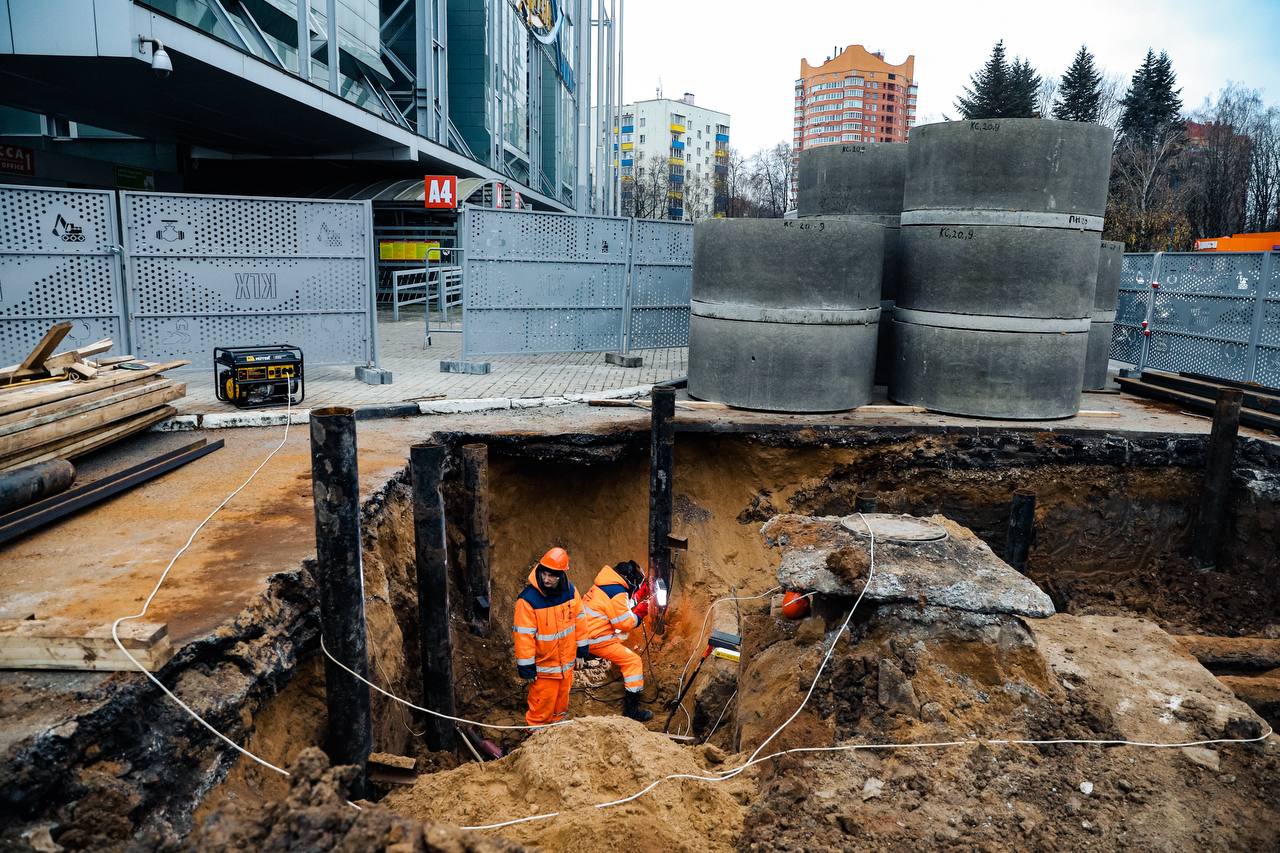 Глава Химок Елена Землякова проверила ход ремонта сетей водоснабжения Глава Химок Елена Землякова проверила ход ремонта сетей водоснабжения