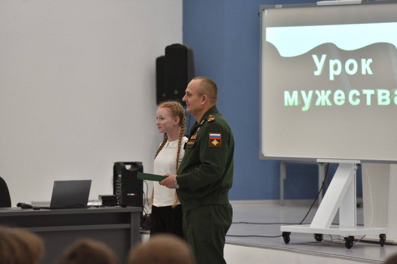 Школьники из Балашихи написали письма участникам СВО Школьники из Балашихи написали письма участникам СВО