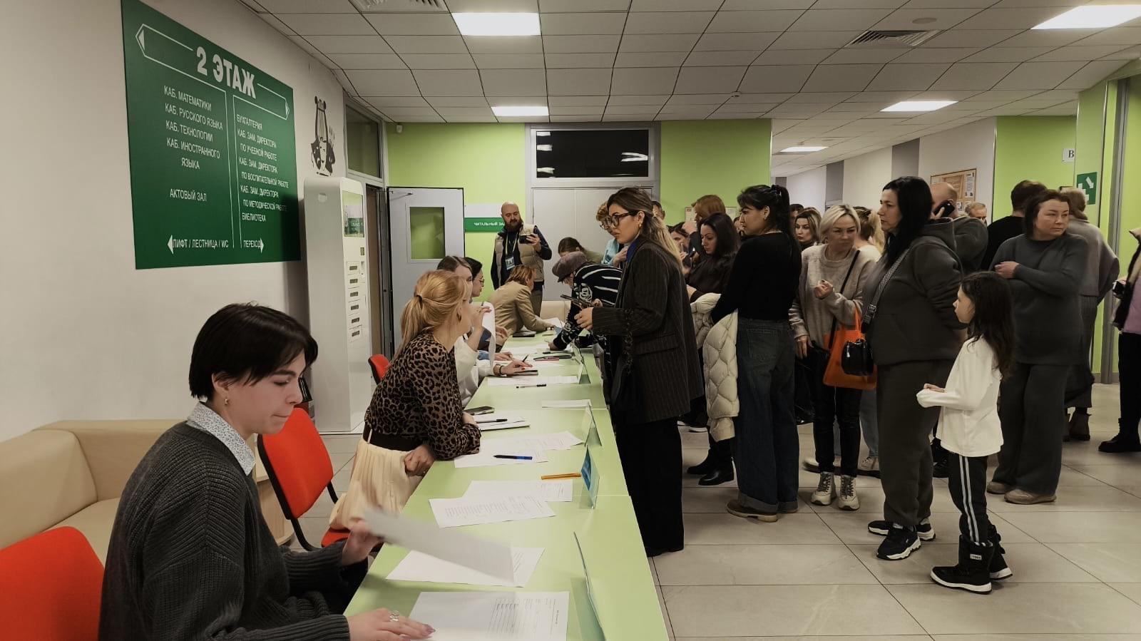 В Видновской гимназии состоялось муниципальное родительское собрание «Безопасное детство», посвященное комплексному подходу к защите жизни и здоровья школьников В Видновской гимназии состоялось муниципальное родительское собрание «Безопасное детство», посвященное комплексному подходу к защите жизни и здоровья школьников