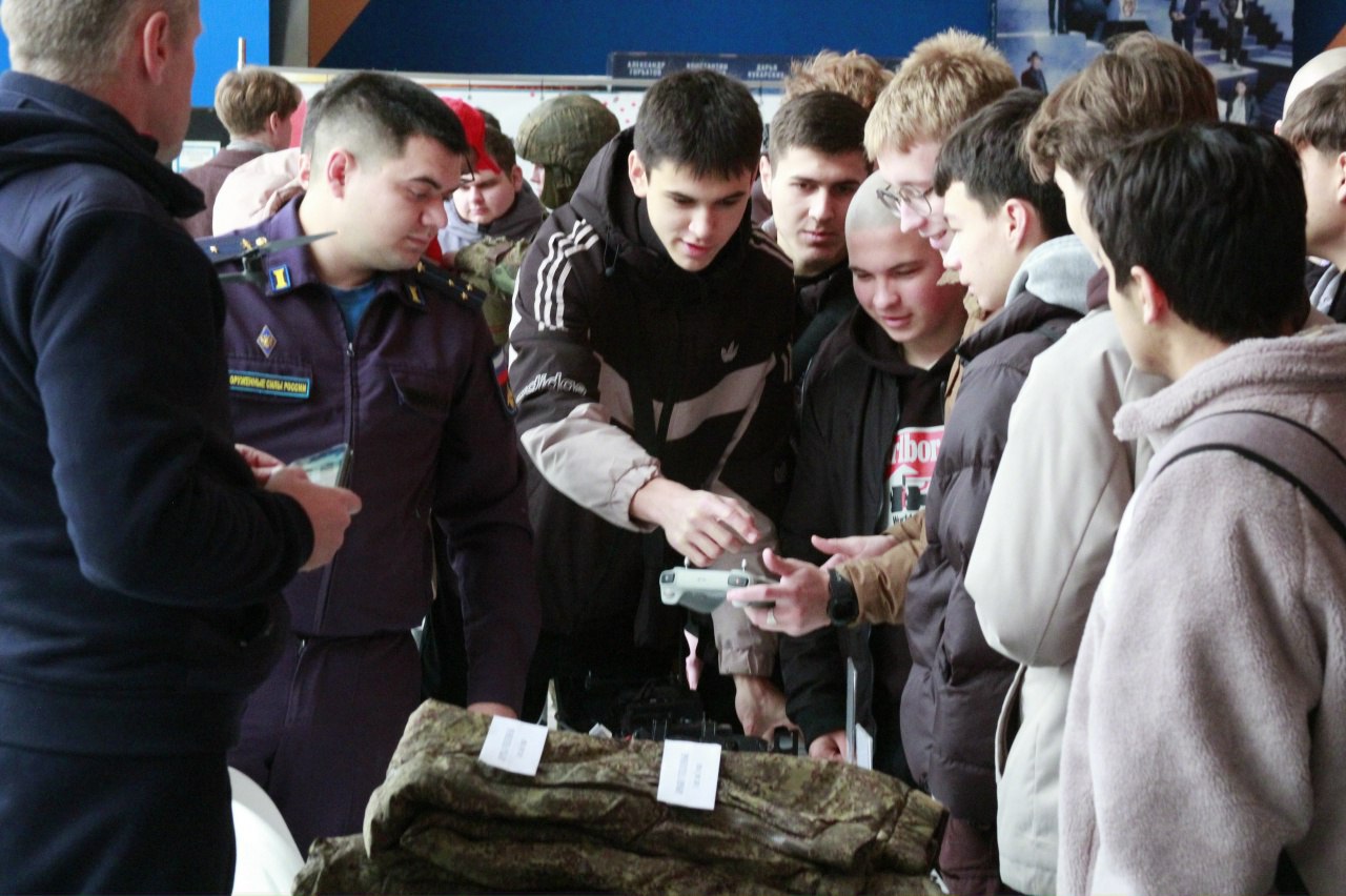 Мероприятия, посвящённые Дню призывника, традиционно проводятся в Городском округе Коломна раз в полгода — весной и осенью Мероприятия, посвящённые Дню призывника, традиционно проводятся в Городском округе Коломна раз в полгода — весной и осенью