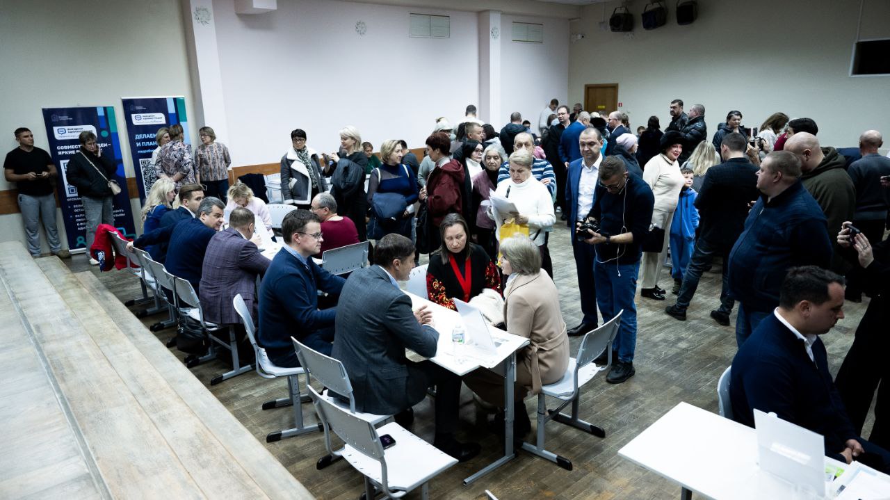 Владимир Волков: Воспитательно-образовательный комплекс в составе школы на 1500 мест и детсада на 200 мест откроется в Октябрьском (ул Владимир Волков: Воспитательно-образовательный комплекс в составе школы на 1500 мест и детсада на 200 мест откроется в Октябрьском (ул