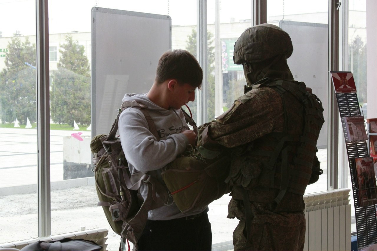 Мероприятия, посвящённые Дню призывника, традиционно проводятся в Городском округе Коломна раз в полгода — весной и осенью Мероприятия, посвящённые Дню призывника, традиционно проводятся в Городском округе Коломна раз в полгода — весной и осенью