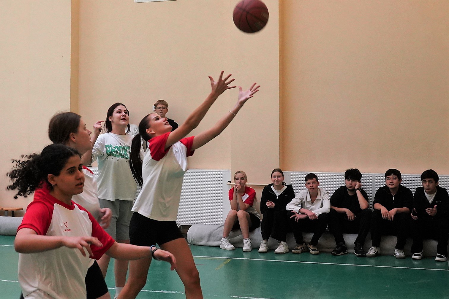 В реутовской Гимназии прошла серия баскетбольных матчей среди девочек В реутовской Гимназии прошла серия баскетбольных матчей среди девочек