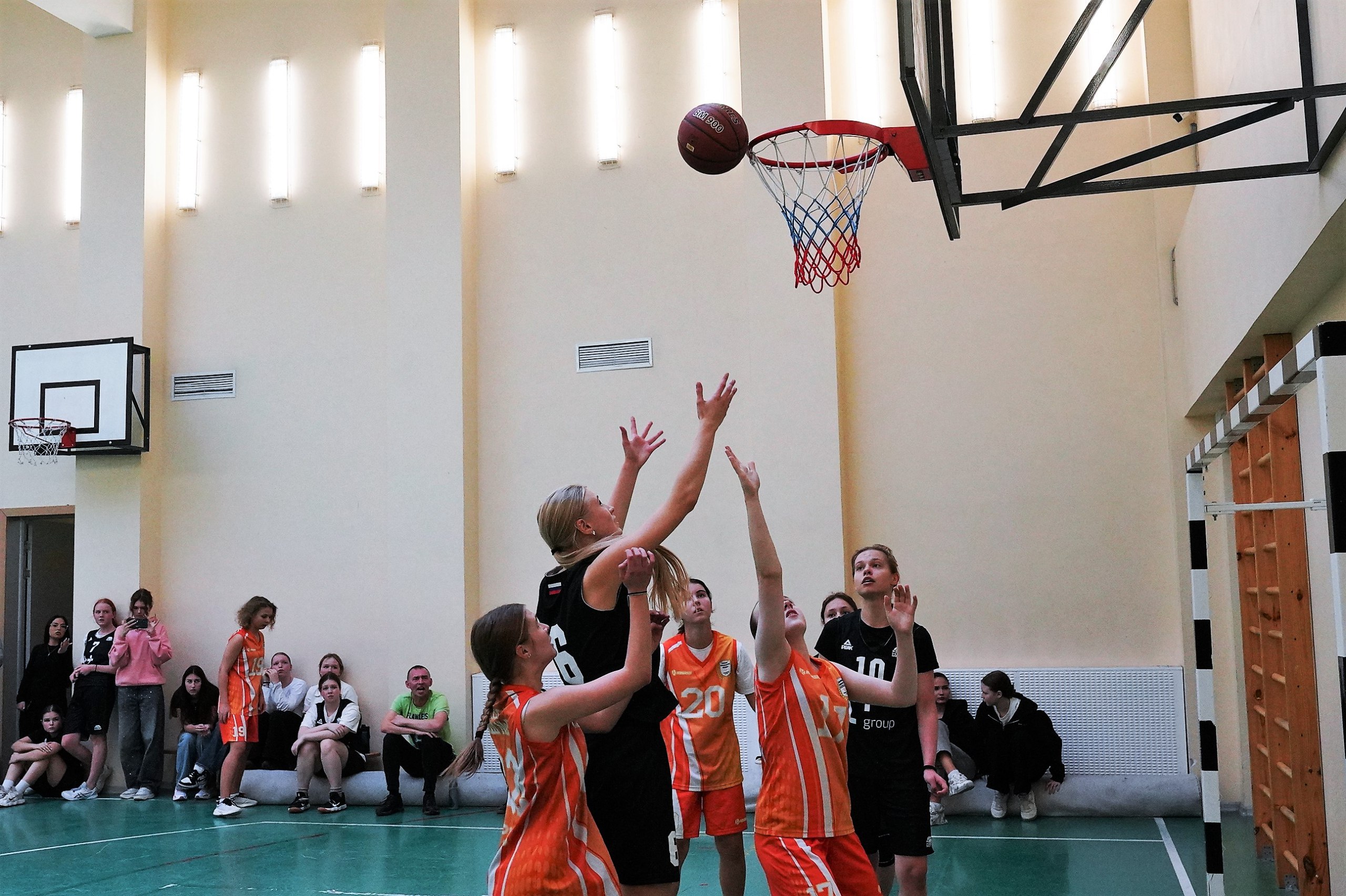 В реутовской Гимназии прошла серия баскетбольных матчей среди девочек В реутовской Гимназии прошла серия баскетбольных матчей среди девочек