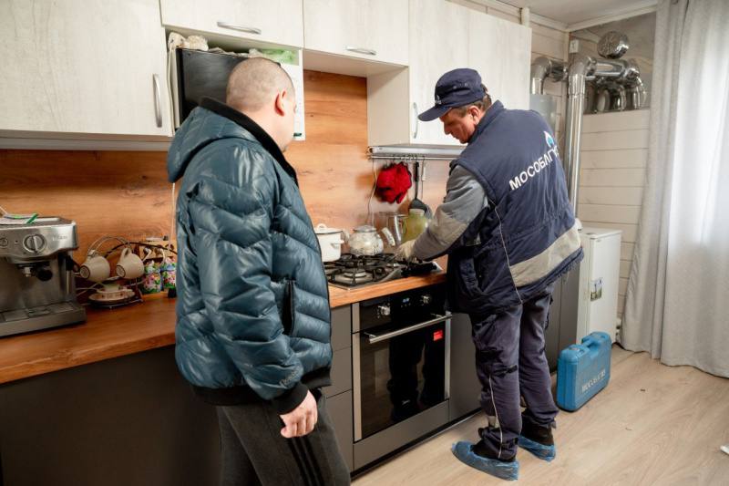 В связи с перемещением по территории ЦФО холодного атмосферного фронта с северо-запада на юго-восток, в течение суток 15 и 16 ноября на территории Московской области прогнозируется резкое изменение погодных условий:... В связи с перемещением по территории ЦФО холодного атмосферного фронта с северо-запада на юго-восток, в течение суток 15 и 16 ноября на территории Московской области прогнозируется резкое изменение погодных условий:...