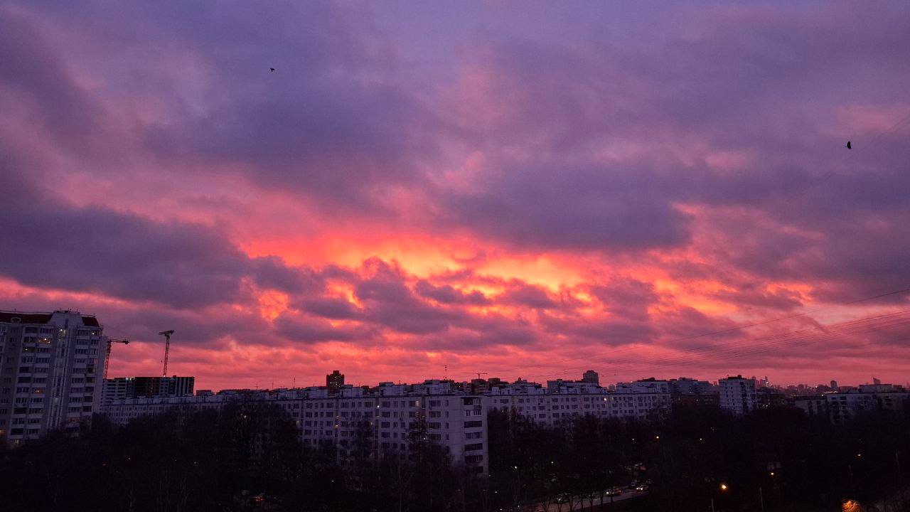 Рассвет необыкновенной красоты увидели москвичи Рассвет необыкновенной красоты увидели москвичи