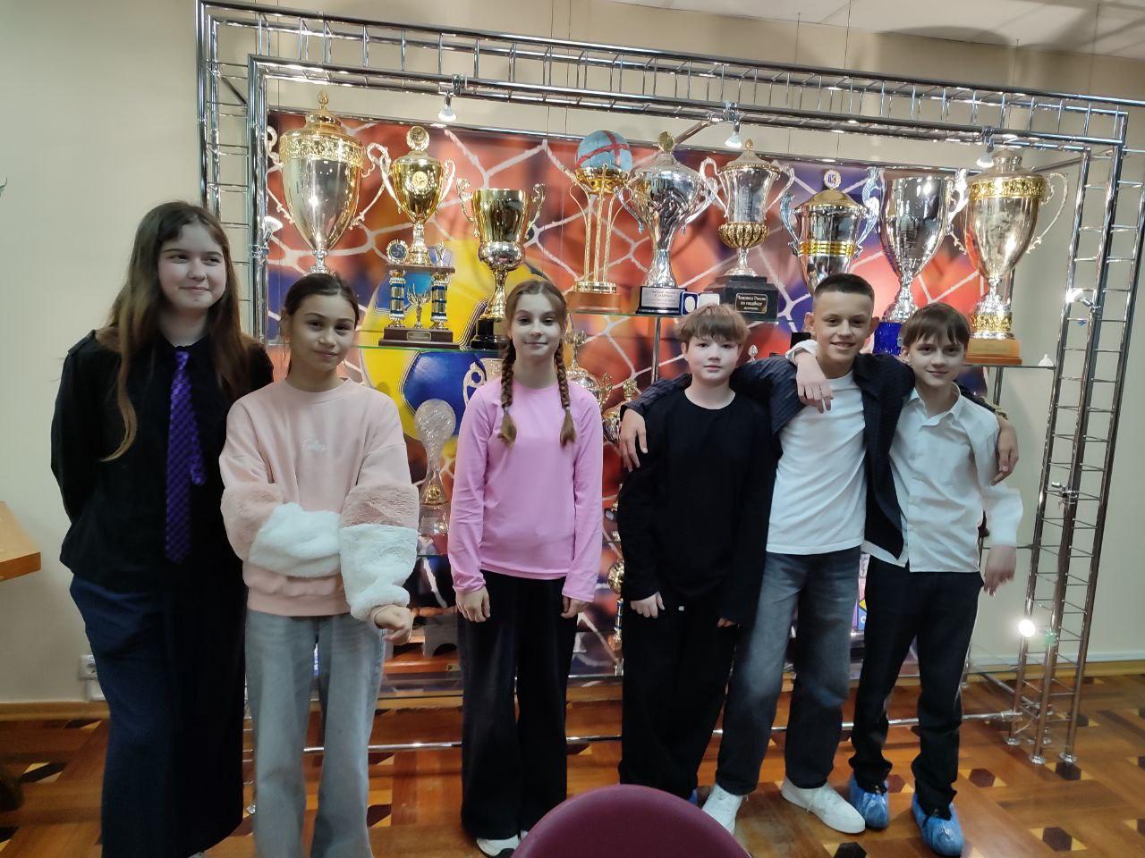 Экскурсия в мир спорта!. Вчера наш 6Ж класс отправился в увлекательное путешествие по современному спорткомплексу «Олимпийский» им. В.С. Максимова