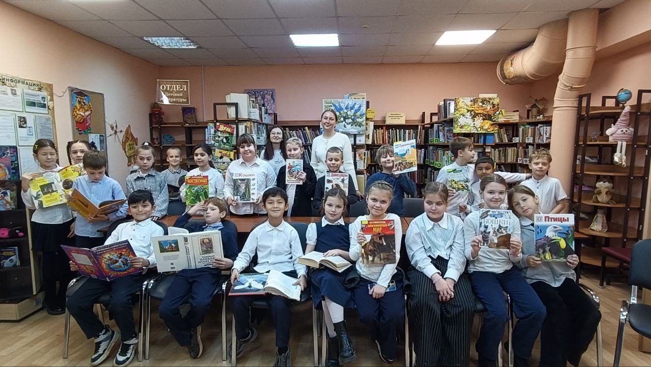 Юные детективы слов!. Сегодня наши любознательные третьеклассники отправились в увлекательное расследование! Но искали они не улики, а… знания! В рамках библиотечного урока мы познакомились с самыми умными книгами на свете —... Юные детективы слов!. Сегодня наши любознательные третьеклассники отправились в увлекательное расследование! Но искали они не улики, а… знания! В рамках библиотечного урока мы познакомились с самыми умными книгами на свете —...