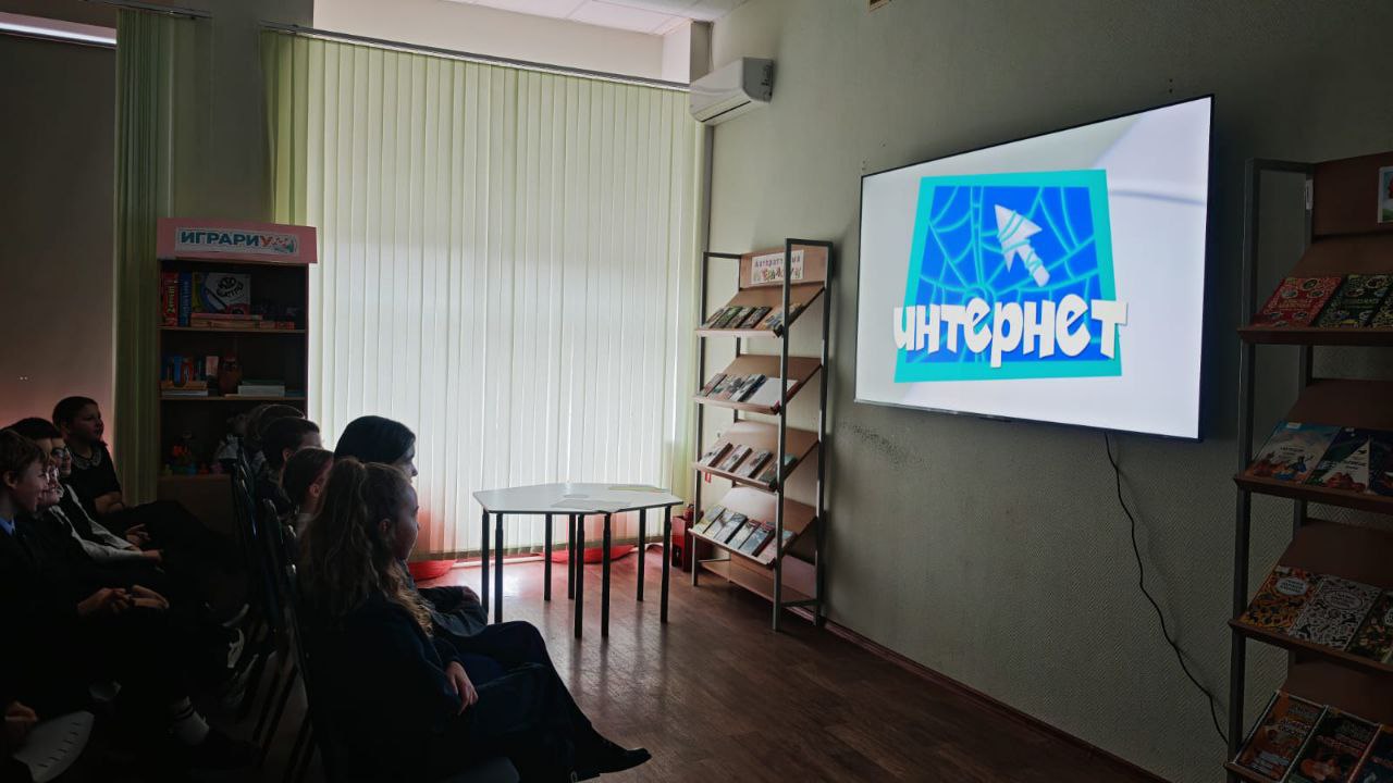 Информ-досье «Интернет: свобода и ответственность» прошло в Шараповской сельской библиотеке 13.11.2025 года