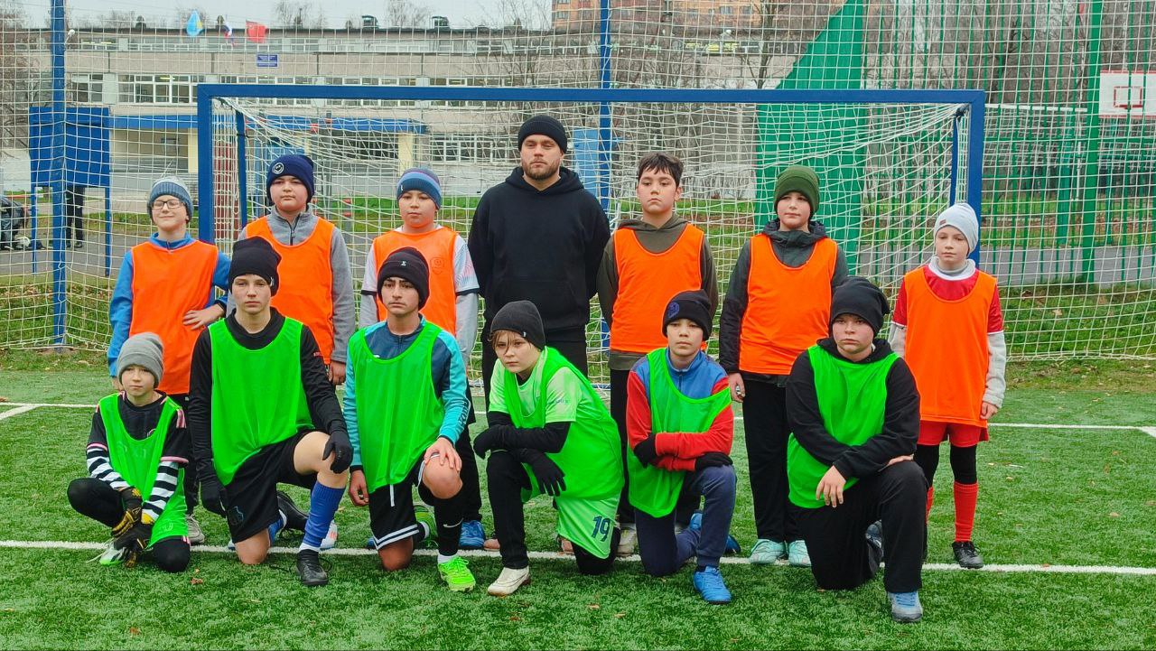 Учащиеся реутовской школы №7 провели футбольную тренировку на обновлённом стадионе Учащиеся реутовской школы №7 провели футбольную тренировку на обновлённом стадионе