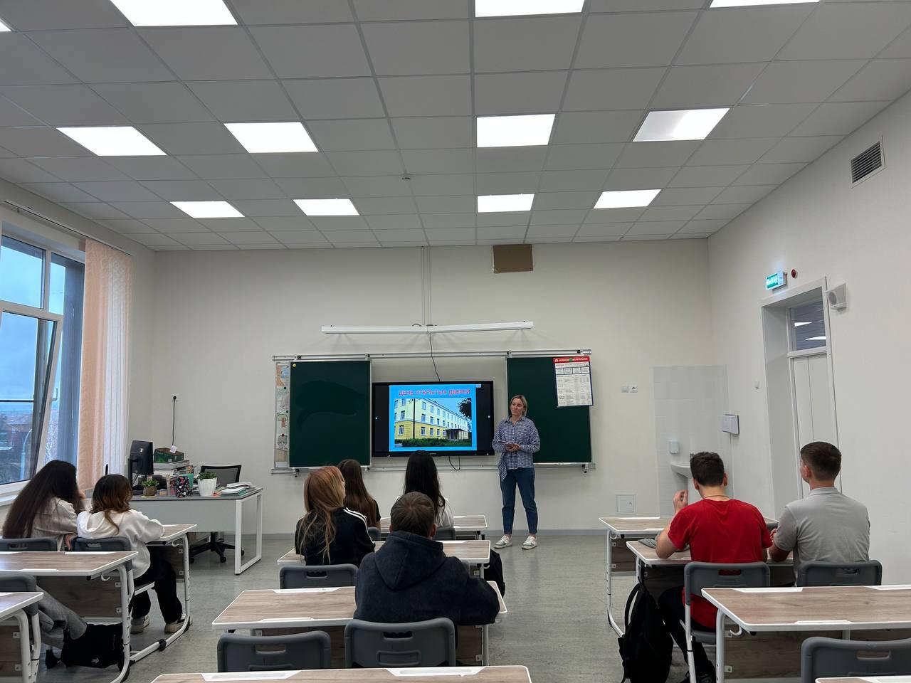 МБОУ гимназия № 7 м.о. Чехов прошло профориентационное мероприятиес представителем ГБПУ "Чеховский техникум"! Это был важный шаг для девятиклассников, которые стоят на пороге выбора своей будущей профессии МБОУ гимназия № 7 м.о. Чехов прошло профориентационное мероприятиес представителем ГБПУ "Чеховский техникум"! Это был важный шаг для девятиклассников, которые стоят на пороге выбора своей будущей профессии