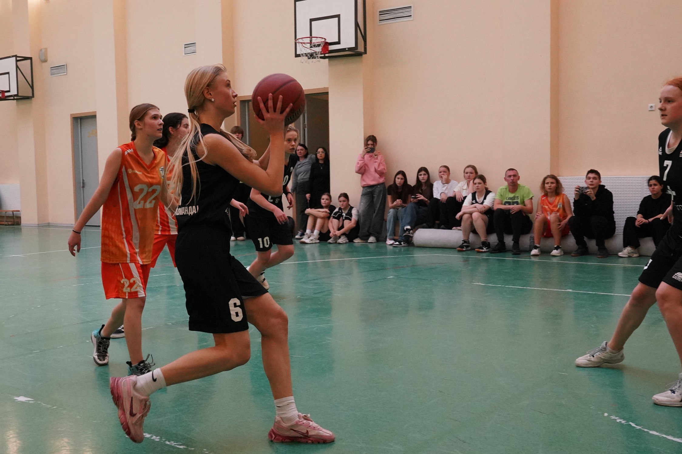 В реутовской Гимназии прошла серия баскетбольных матчей среди девочек В реутовской Гимназии прошла серия баскетбольных матчей среди девочек