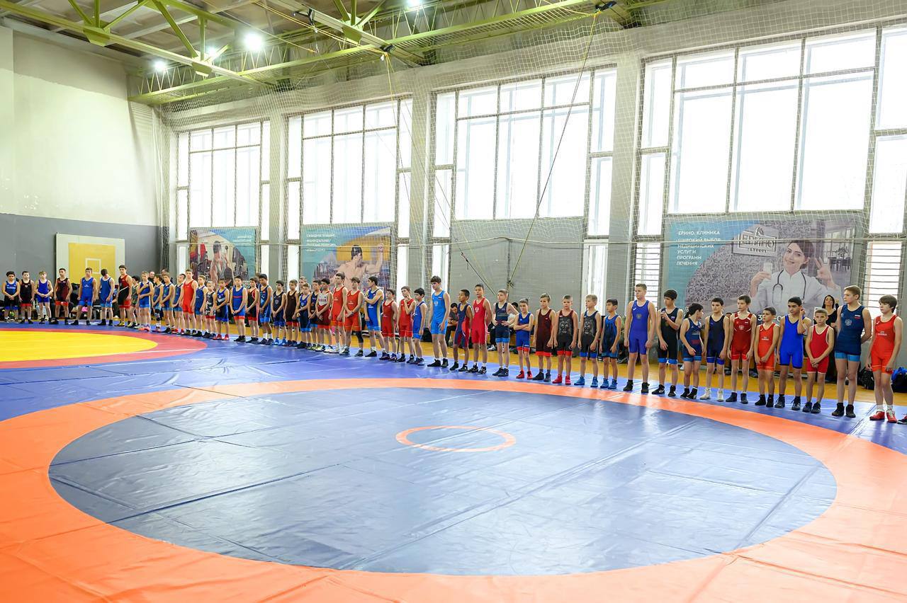 Сквозь поколения: спортивная школа «Космос» чтит память Виктора Чистова на Всероссийском турнире