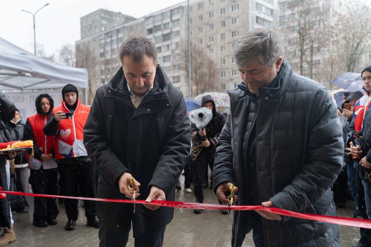 Жителям аварийных домов Жуковского вручили ключи от новых квартир Жителям аварийных домов Жуковского вручили ключи от новых квартир