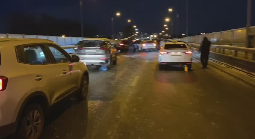 На эстакаде «Водники» в Долгопрудном столкнулись 7 автомобилей