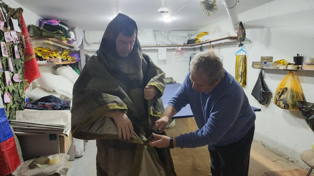 Волонтёры посёлка Октябрьский в Люберцах изготовили для фронта около четырёх тысяч защитных одеял, сетей и пончо Волонтёры посёлка Октябрьский в Люберцах изготовили для фронта около четырёх тысяч защитных одеял, сетей и пончо