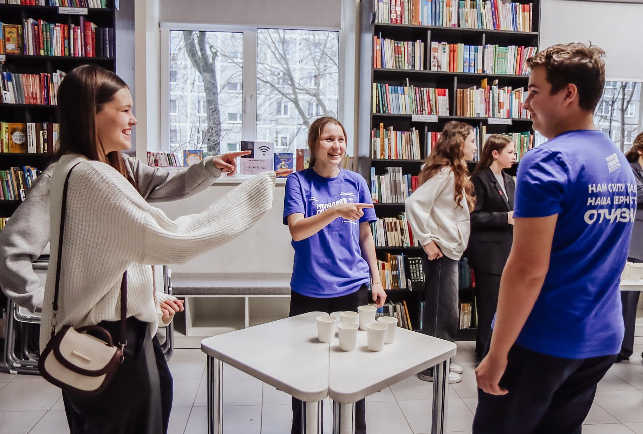 Молодогвардейцы отметили 20-летний юбилей в чеховской библиотеке Молодогвардейцы отметили 20-летний юбилей в чеховской библиотеке