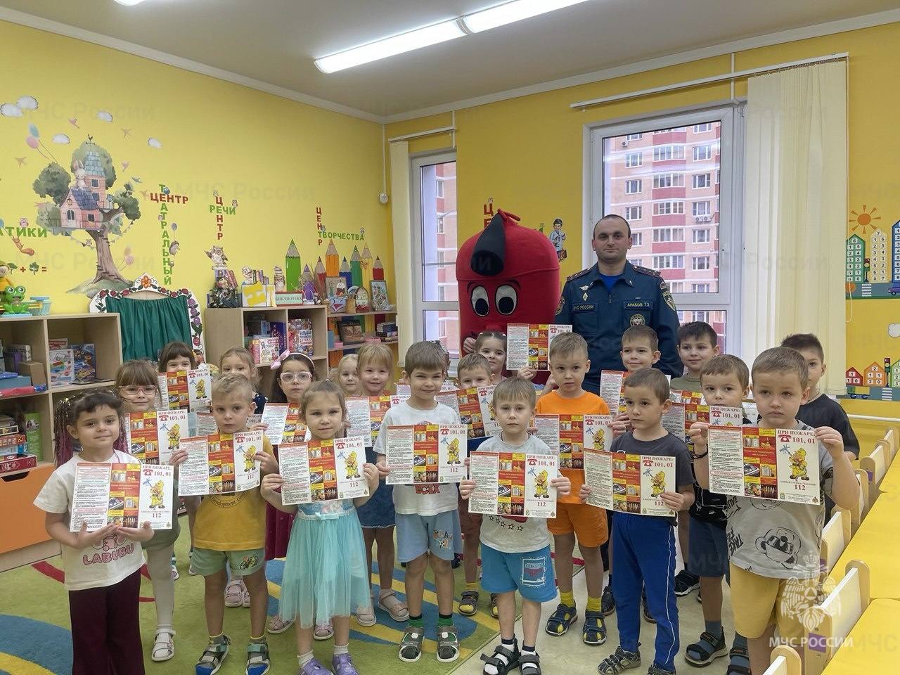 Учим детей правилам пожарной безопасности Учим детей правилам пожарной безопасности