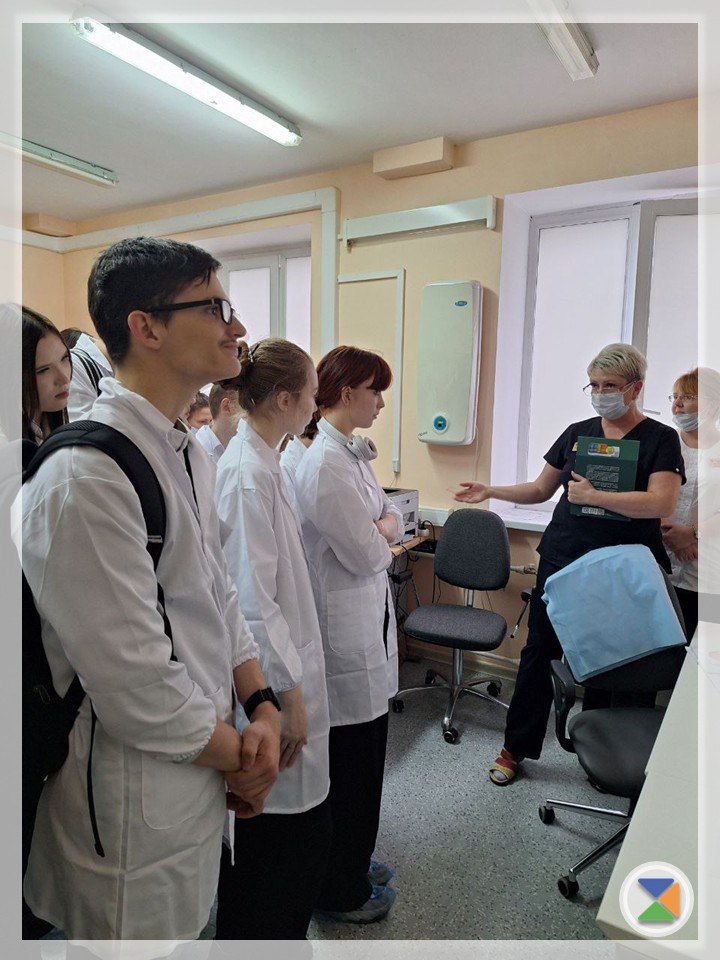 БИЛЕТ В БУДУЩЕЕ. 13 ноября ученики 10в класса медицинского профиля посетили ГБУЗ МО «Чеховская больница» в рамках практико-ориентированного модуля проекта «Билет в будущее» БИЛЕТ В БУДУЩЕЕ. 13 ноября ученики 10в класса медицинского профиля посетили ГБУЗ МО «Чеховская больница» в рамках практико-ориентированного модуля проекта «Билет в будущее»