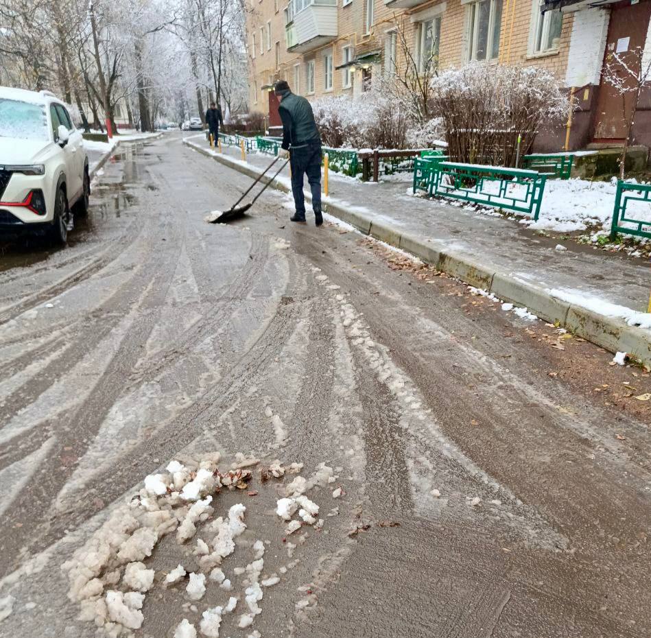 Ещё немного о том, как проходит уборка снега в Долгопрудном Ещё немного о том, как проходит уборка снега в Долгопрудном