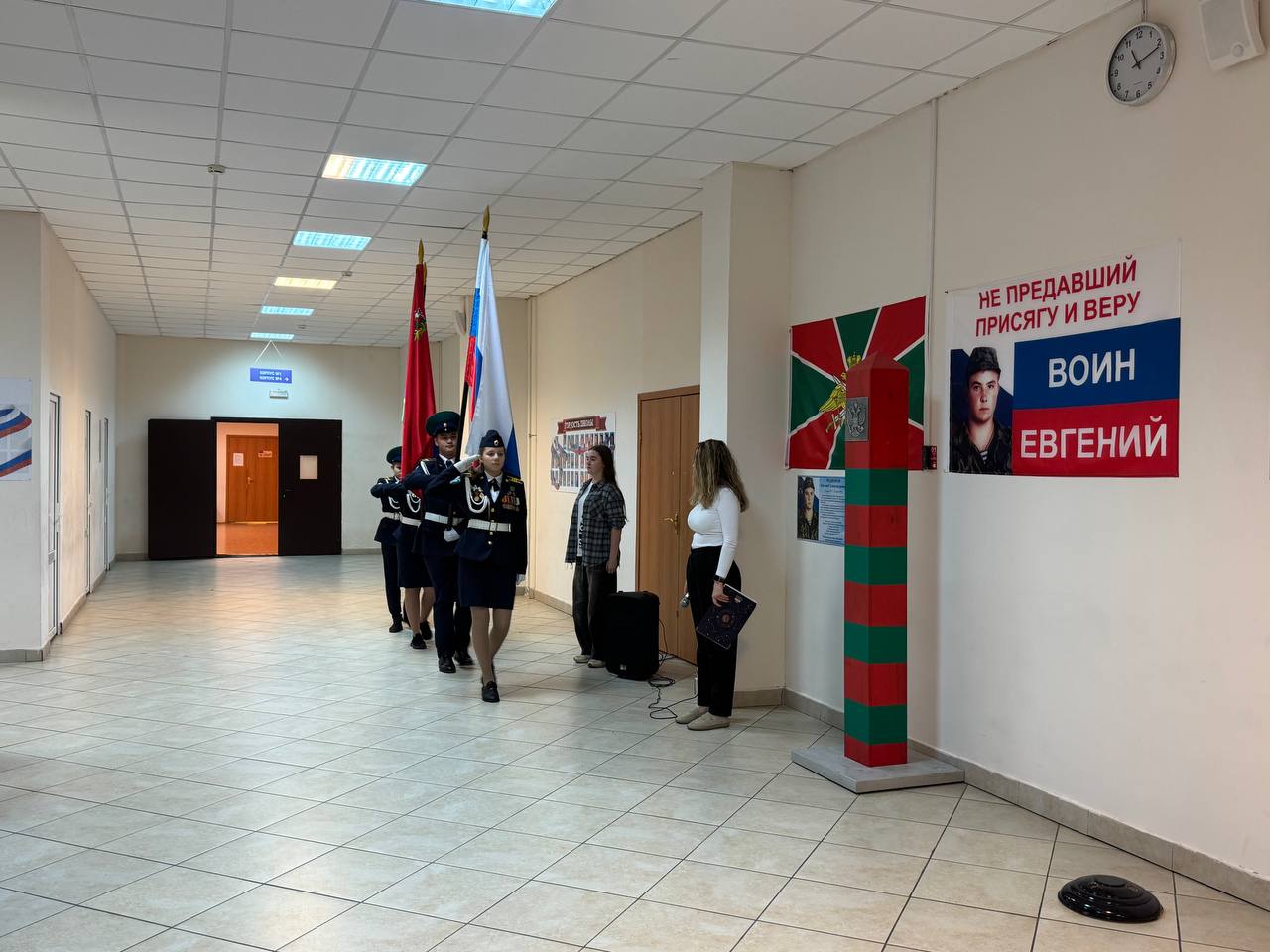 Репортаж от школьного медиацентра «Школьные истории»: сегодня в МБОУ Любучанской СОШ м.о. Чехов состоялась линейка для начальной школы!