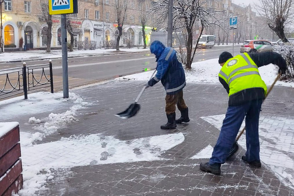 Уборка дорог и тротуаров от снега Уборка дорог и тротуаров от снега