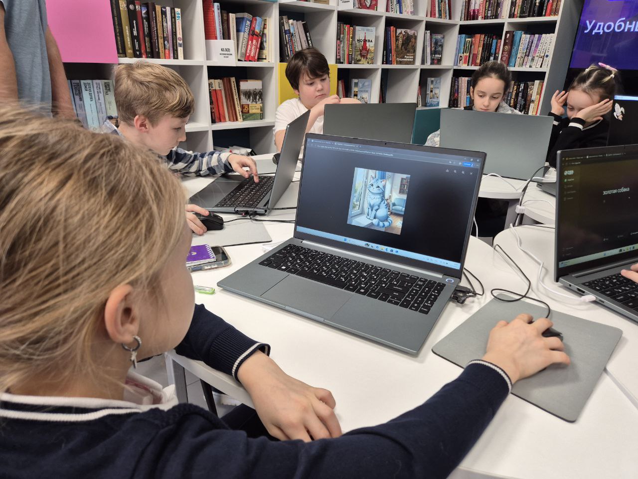 Увлекательный урок по нейросетям прошел в библиотеке Королёва Увлекательный урок по нейросетям прошел в библиотеке Королёва