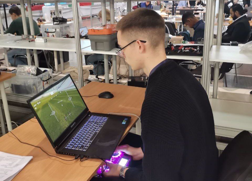 Владимир Волков: Студент Люберецкого техникума имени имени Героя Советского Союза, лётчика-космонавта Ю.А.Гагарина Никита Киселев - лучший в мире по эксплуатации дронов! Владимир Волков: Студент Люберецкого техникума имени имени Героя Советского Союза, лётчика-космонавта Ю.А.Гагарина Никита Киселев - лучший в мире по эксплуатации дронов!