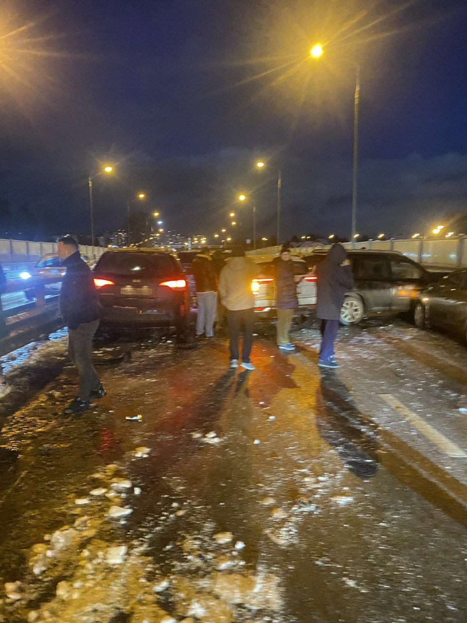 На эстакаде «Водники» в Долгопрудном столкнулись 7 автомобилей На эстакаде «Водники» в Долгопрудном столкнулись 7 автомобилей