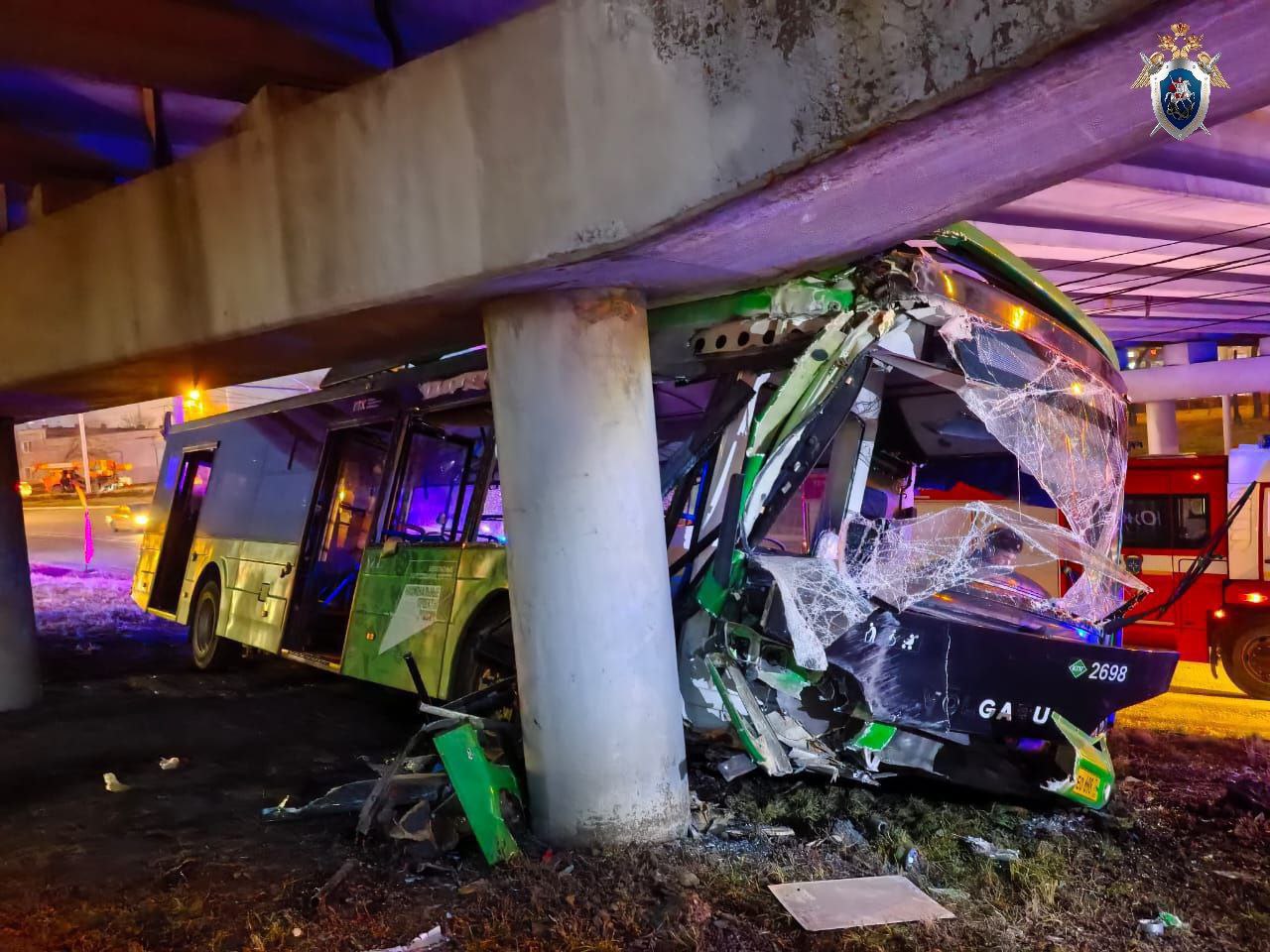 Одиннадцать взрослых и один ребёнок госпитализированы после аварии с участием автобуса в Челябинске, пишет РИА Новости со ссылкой на региональный минздрав