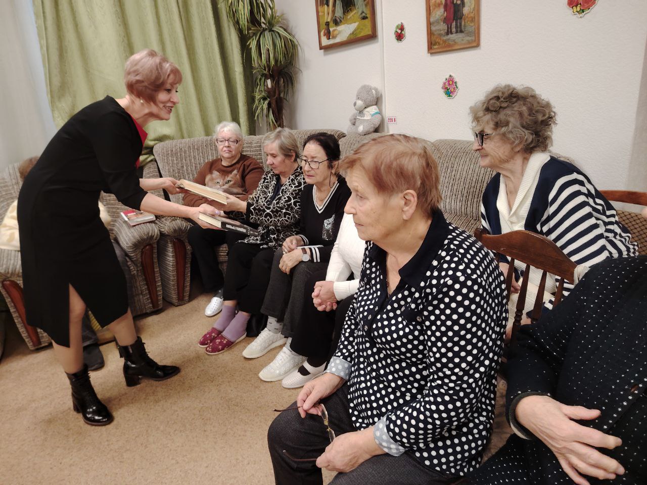 В чеховском КЦСОН отметили 90-летие со дня рождения Людмилы Гурченко В чеховском КЦСОН отметили 90-летие со дня рождения Людмилы Гурченко