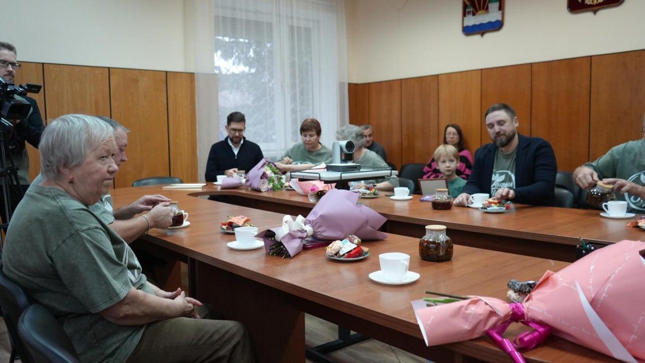 Волонтёров из Дзержинского наградили медалями «За помощь фронту» Волонтёров из Дзержинского наградили медалями «За помощь фронту»