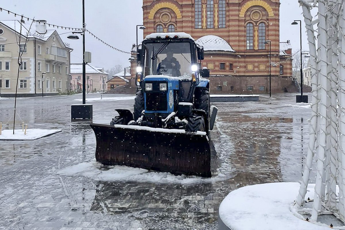 Уборка дорог и тротуаров от снега