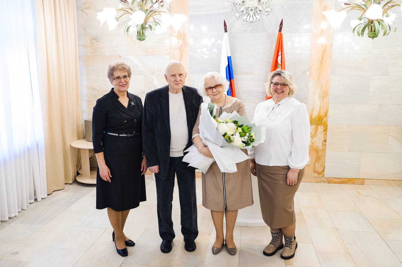 Глава Химок поздравила пару золотых юбиляров с 50-летием совместной жизни Глава Химок поздравила пару золотых юбиляров с 50-летием совместной жизни