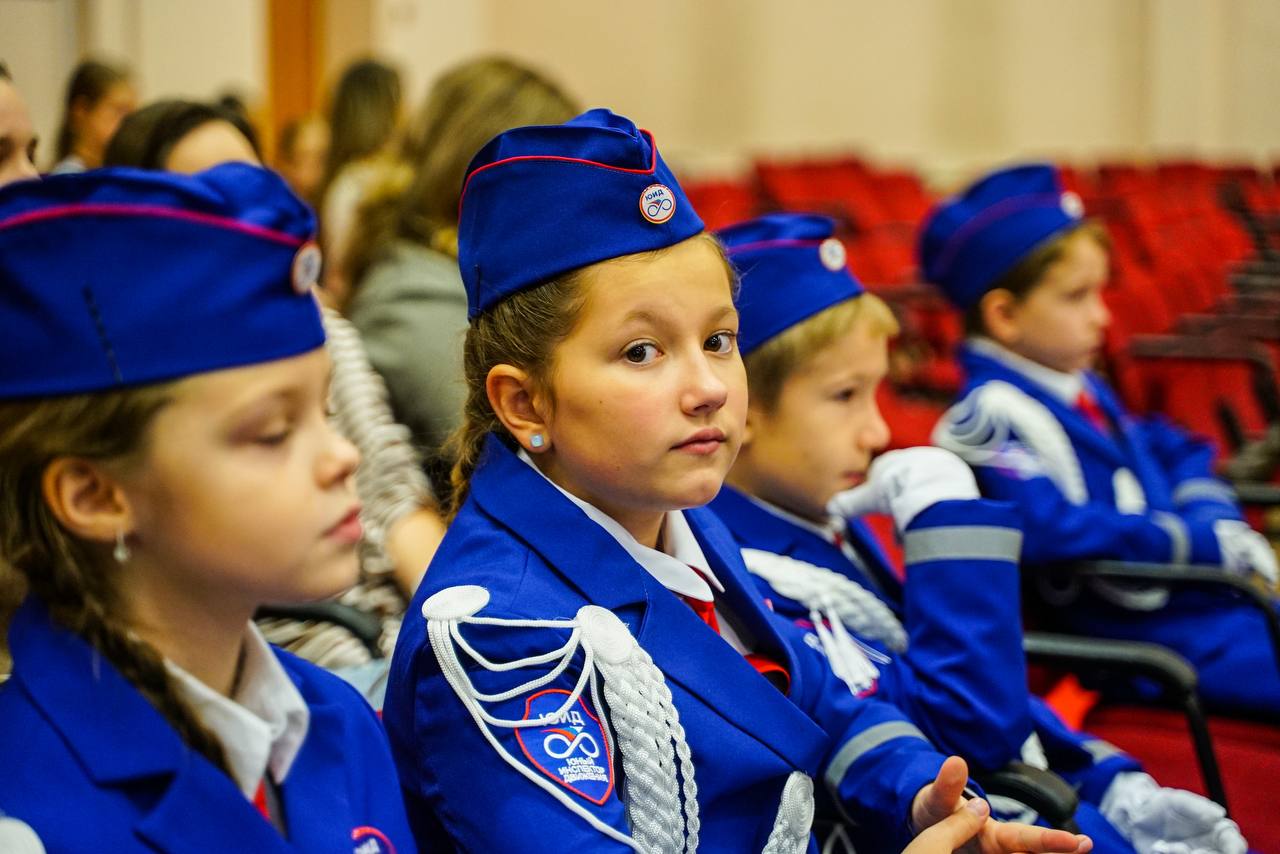 Вместе за безопасность: более 50 школьников получили награды за знание ПДД Вместе за безопасность: более 50 школьников получили награды за знание ПДД