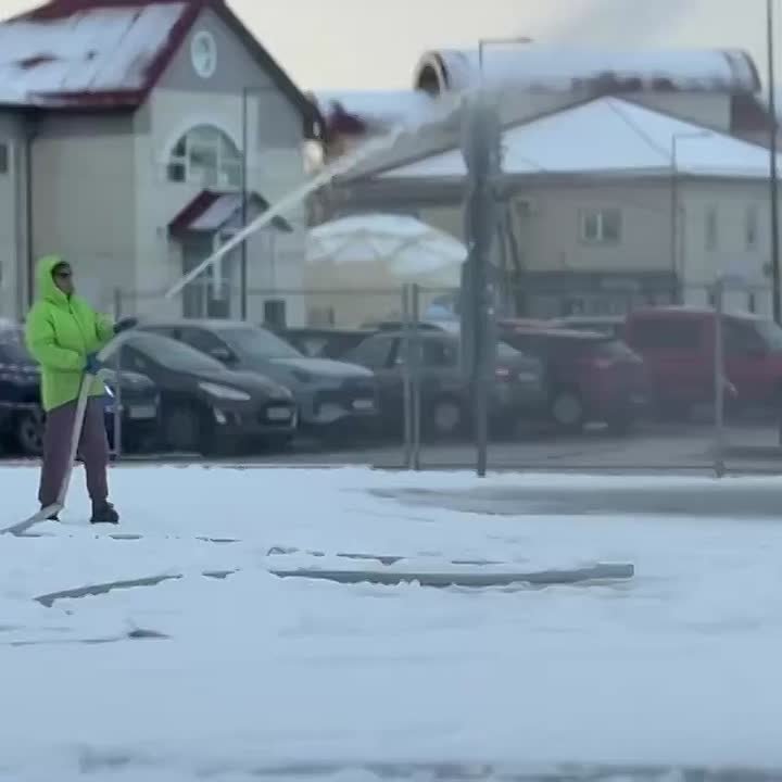 В Дмитрове готовят главный каток города!