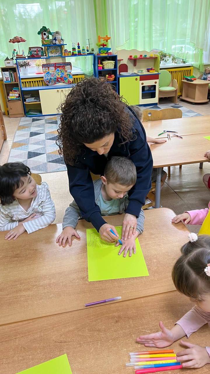 Сегодня воспитанники средней группы "Совята" дошкольного отделения МБОУ Любучанской СОШ (п.Столбовая ул Большая д.26А) м.о. Чехов узнали много интересного о Всемирном дне доброты и вежливости