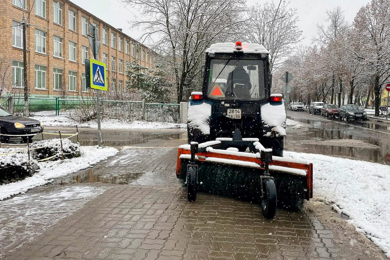 Уборка дорог и тротуаров от снега Уборка дорог и тротуаров от снега