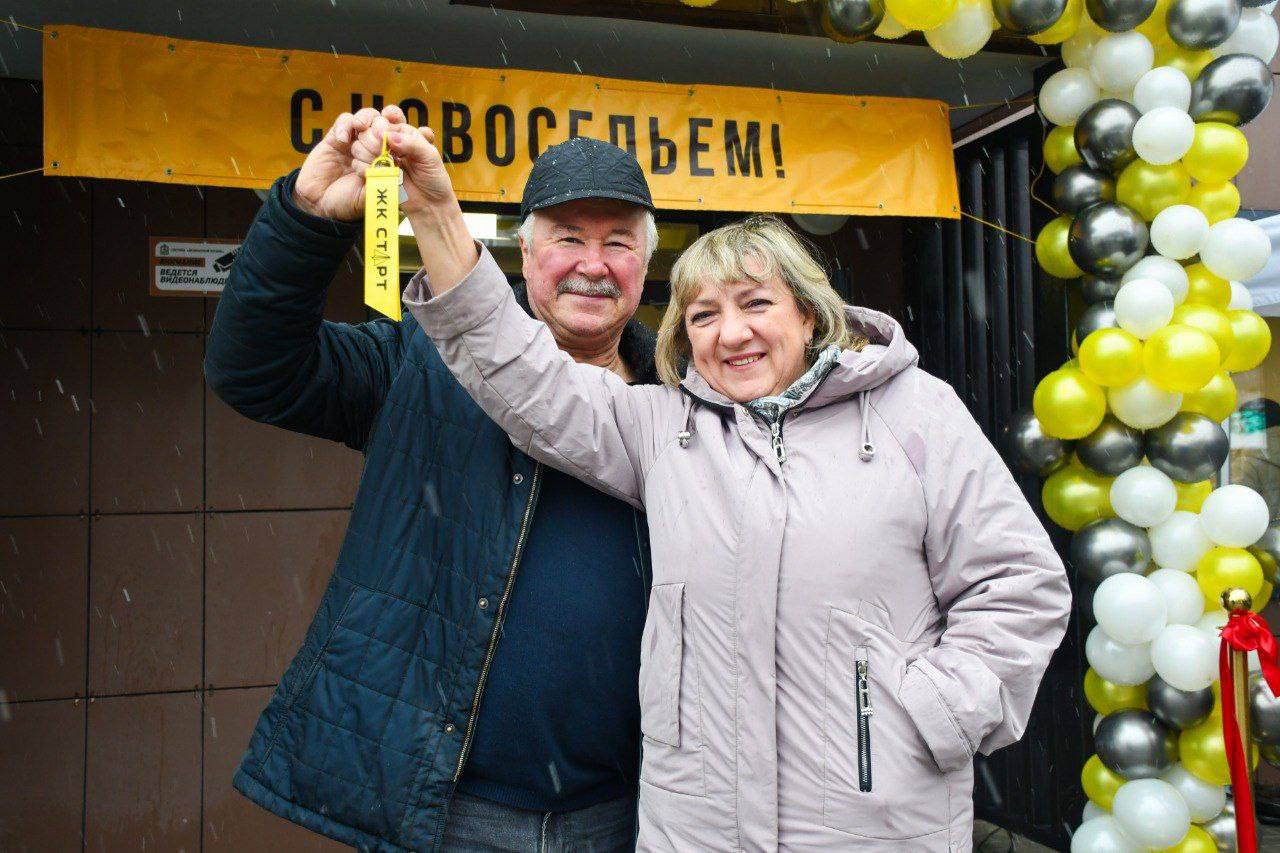 Жителям аварийных домов Жуковского вручили ключи от новых квартир Жителям аварийных домов Жуковского вручили ключи от новых квартир