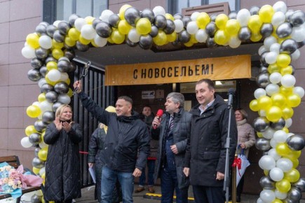 Жителям аварийных домов Жуковского вручили ключи от новых квартир