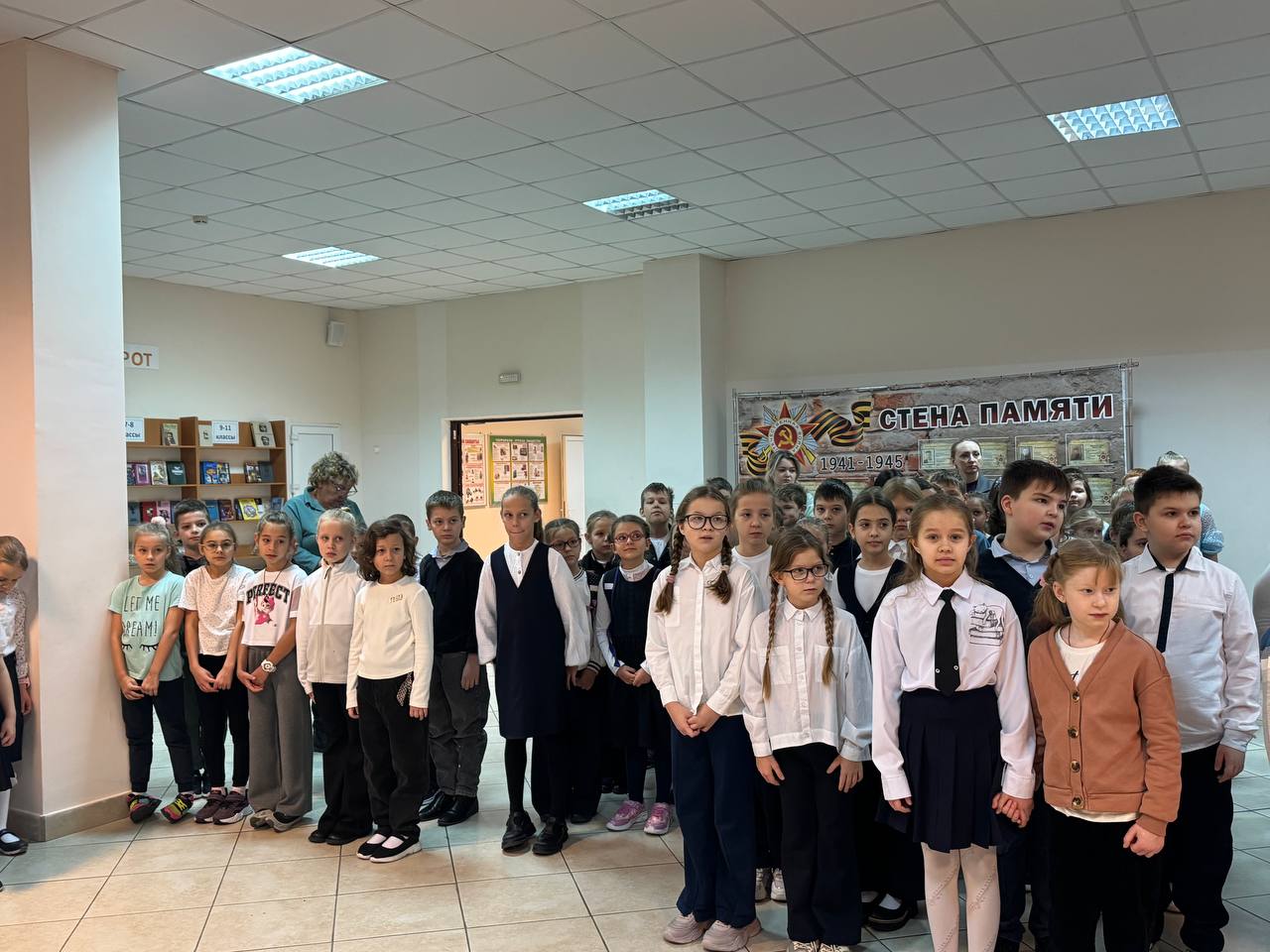 Репортаж от школьного медиацентра «Школьные истории»: сегодня в МБОУ Любучанской СОШ м.о. Чехов состоялась линейка для начальной школы! Репортаж от школьного медиацентра «Школьные истории»: сегодня в МБОУ Любучанской СОШ м.о. Чехов состоялась линейка для начальной школы!