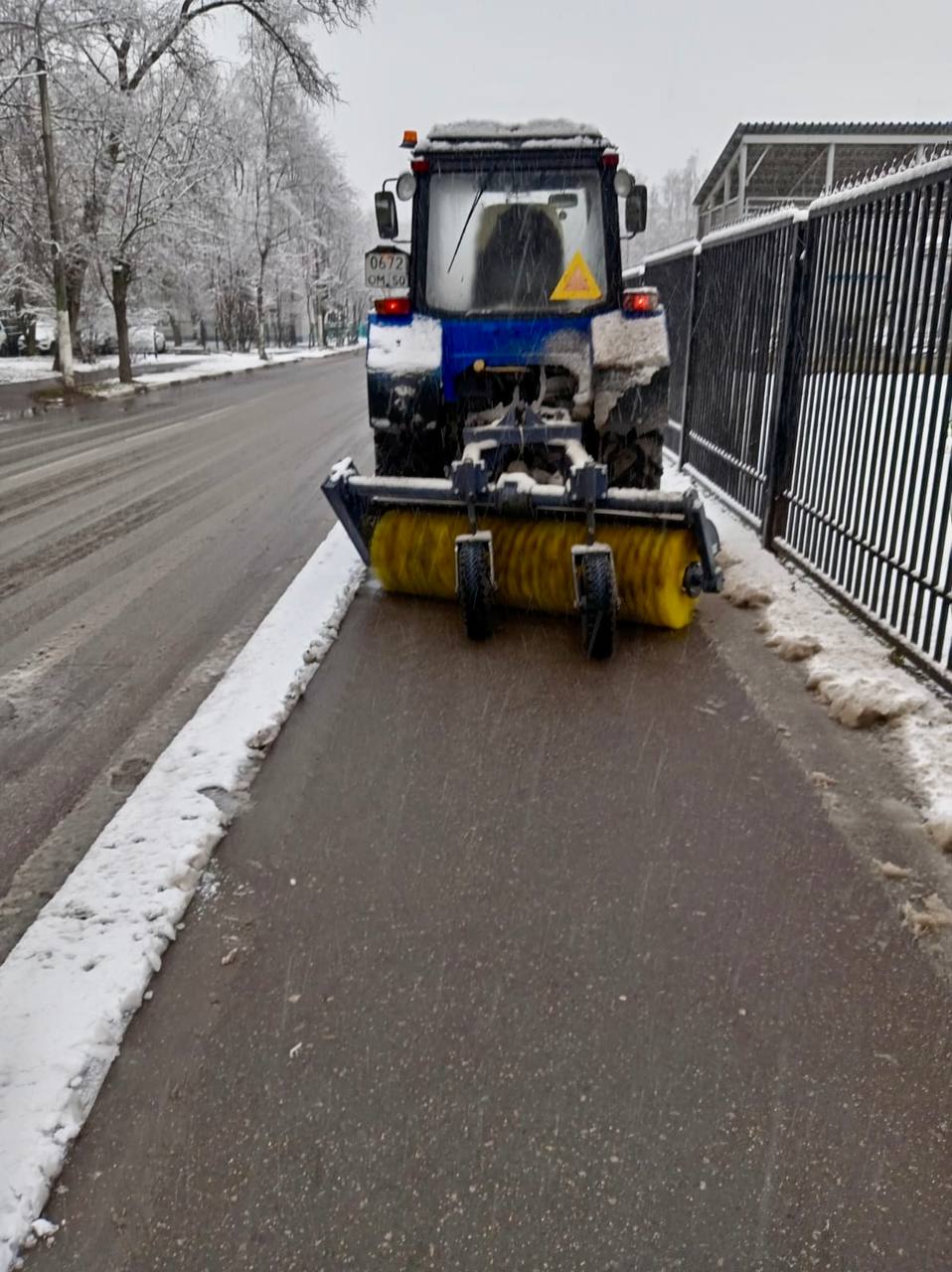 Ещё немного о том, как проходит уборка снега в Долгопрудном Ещё немного о том, как проходит уборка снега в Долгопрудном