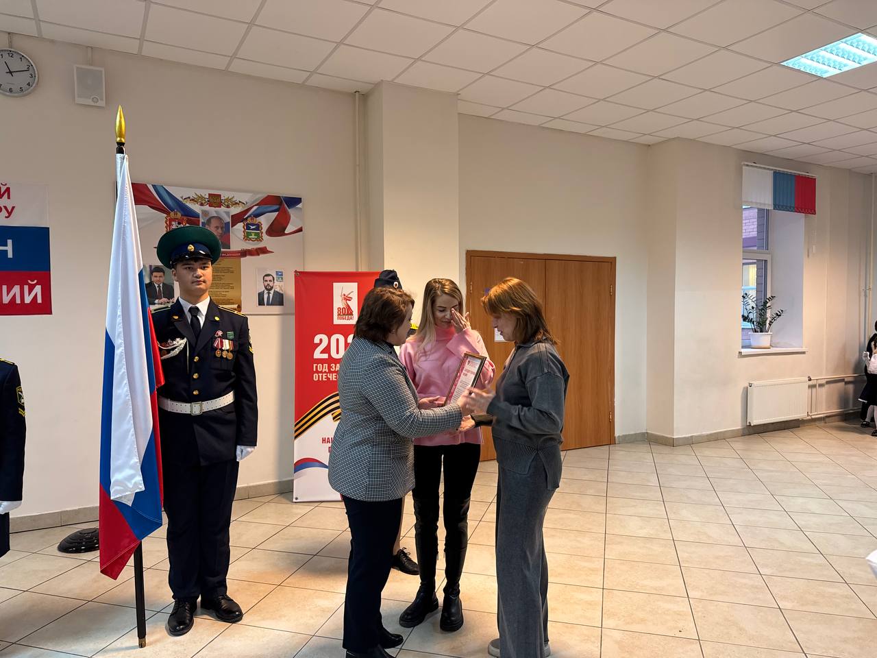 Репортаж от школьного медиацентра «Школьные истории»: сегодня в МБОУ Любучанской СОШ м.о. Чехов состоялась линейка для начальной школы! Репортаж от школьного медиацентра «Школьные истории»: сегодня в МБОУ Любучанской СОШ м.о. Чехов состоялась линейка для начальной школы!