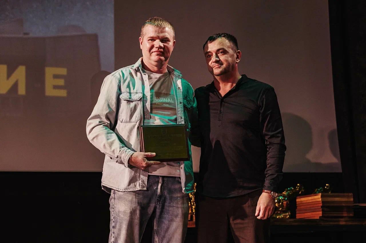 Прославляют родину футбола! Прославляют родину футбола!