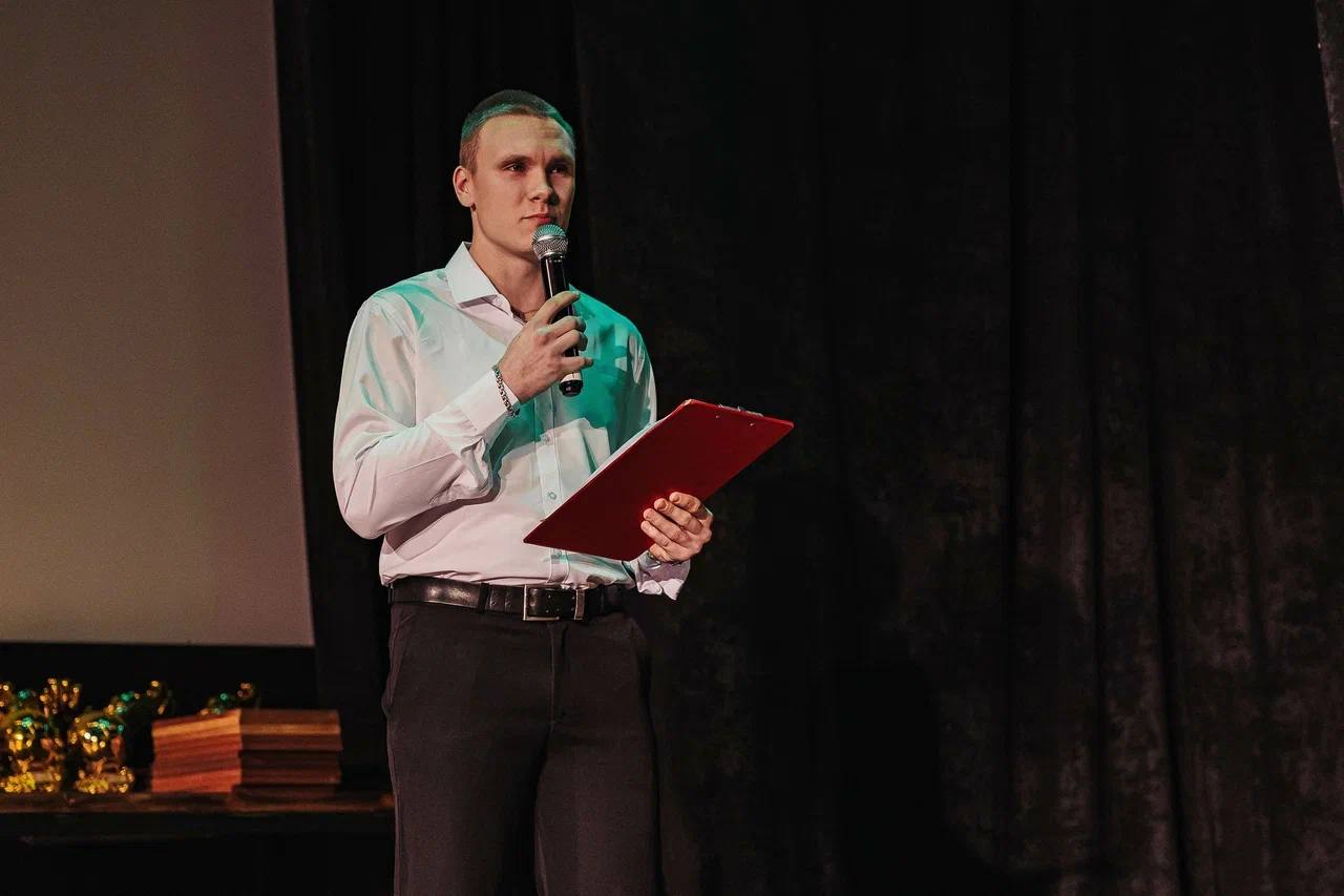 Прославляют родину футбола!