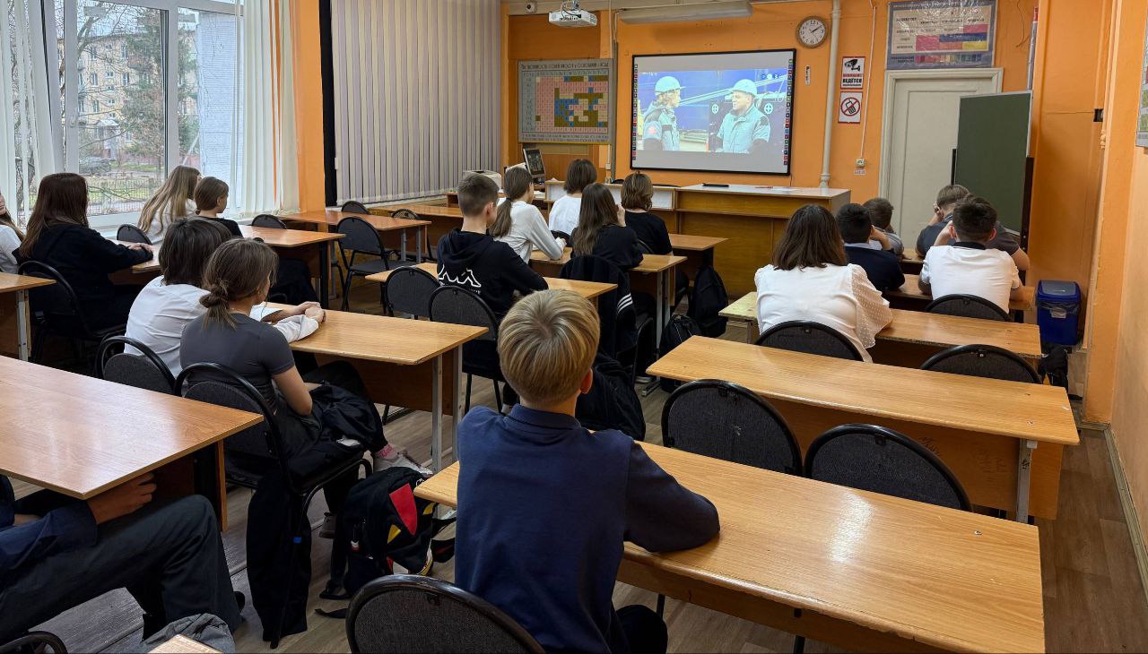 РОССИЯ -МОИ ГОРИЗОНТЫ. Сегодня, 13 ноября 2025 года, в МБОУ СОШ 1мо Чехов прошли занятия курса "Россия — мои горизонты" на тему «Машиностроение и судостроение» РОССИЯ -МОИ ГОРИЗОНТЫ. Сегодня, 13 ноября 2025 года, в МБОУ СОШ 1мо Чехов прошли занятия курса "Россия — мои горизонты" на тему «Машиностроение и судостроение»